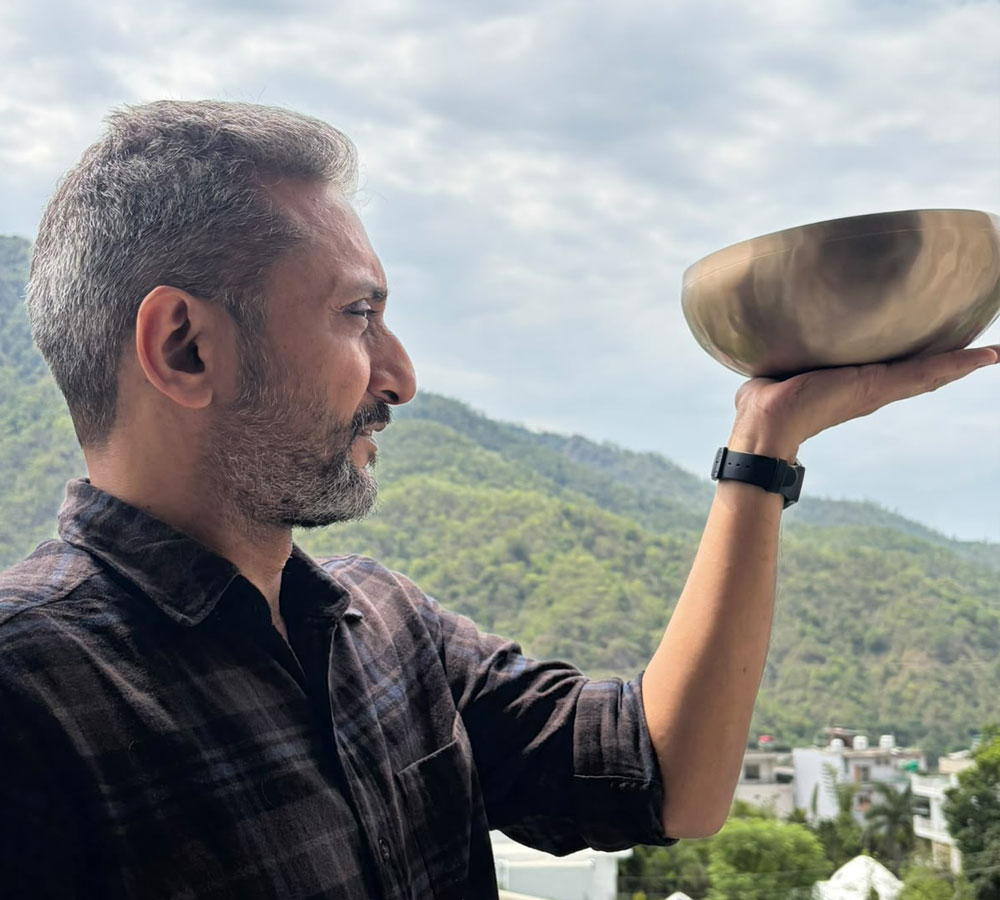 Sound bath session with traditional sound healing instruments